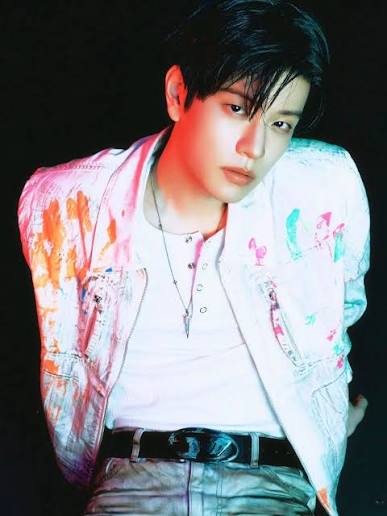 STRAY KIDS - PRECOMMANDE - Japan 4th Mini Album SUITASU (solo version)